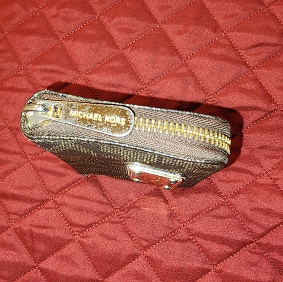 Micheal Kors Signature wallet - Picture 5 of 5